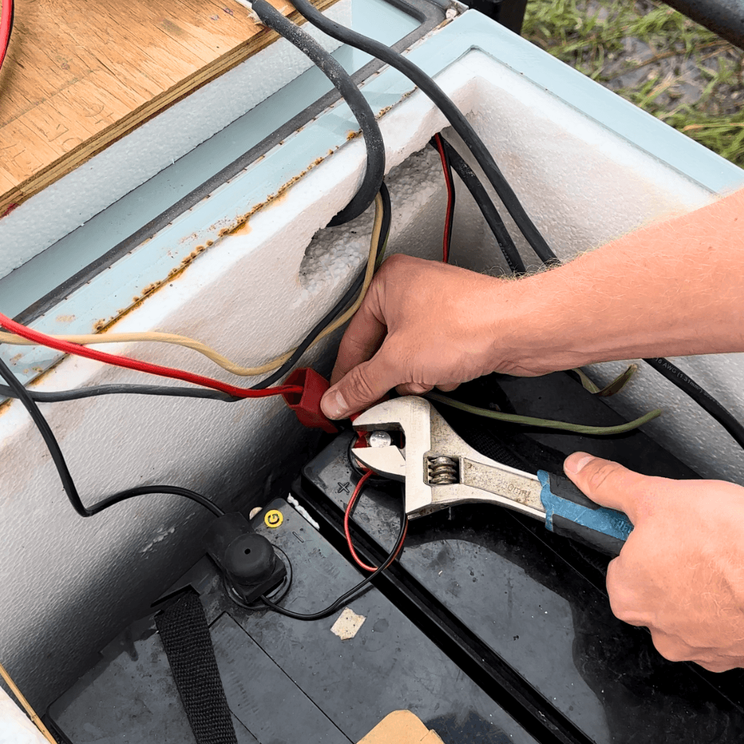 tighten-battery-terminal.png